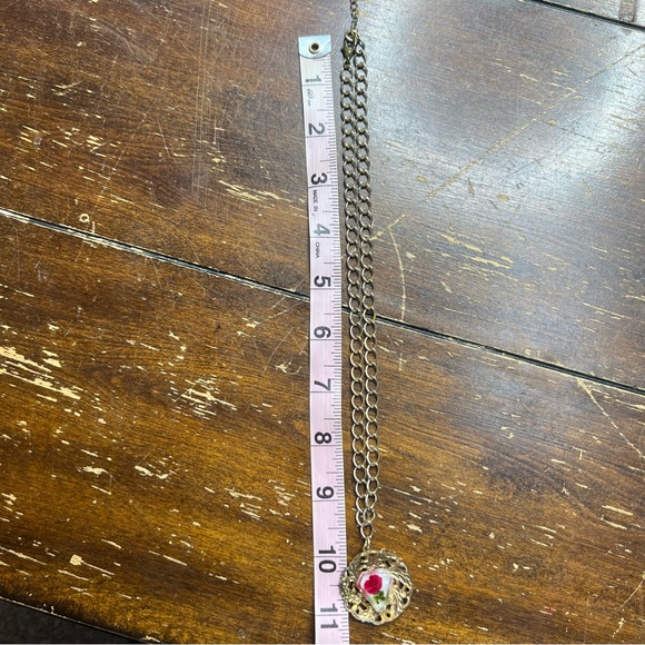 Up-cycled gold tone chunky chain necklace with vintage resin rose pendant - Picture 12 of 13